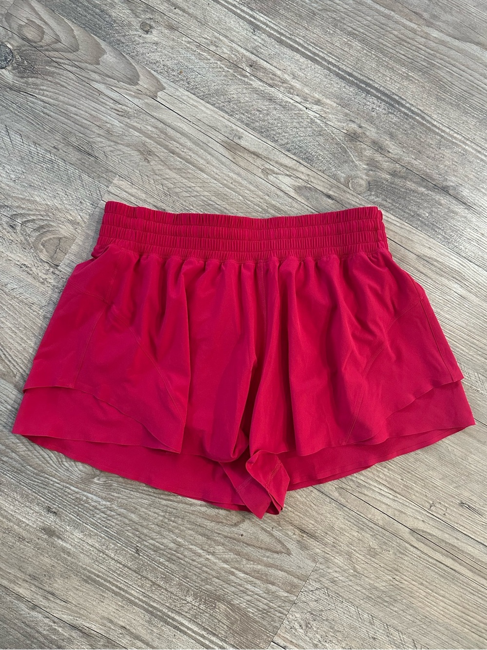 Lululemon Shake it Out 2.5 in shorts, Mulberry Spark pink, Large